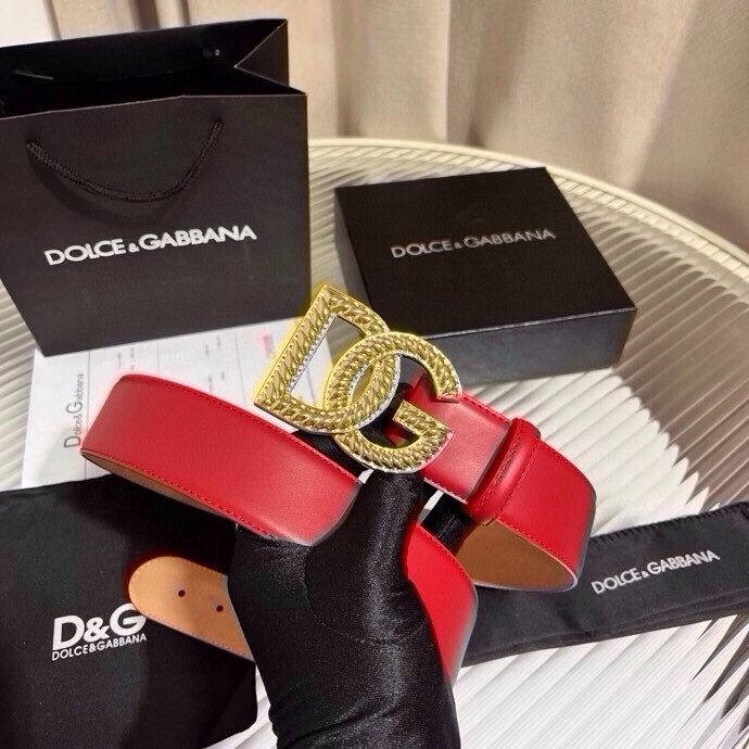 Dolce & Gabbana 徽标小牛皮腰带，风格优雅考究，可为各式造型注入典雅气质，4.0cm
