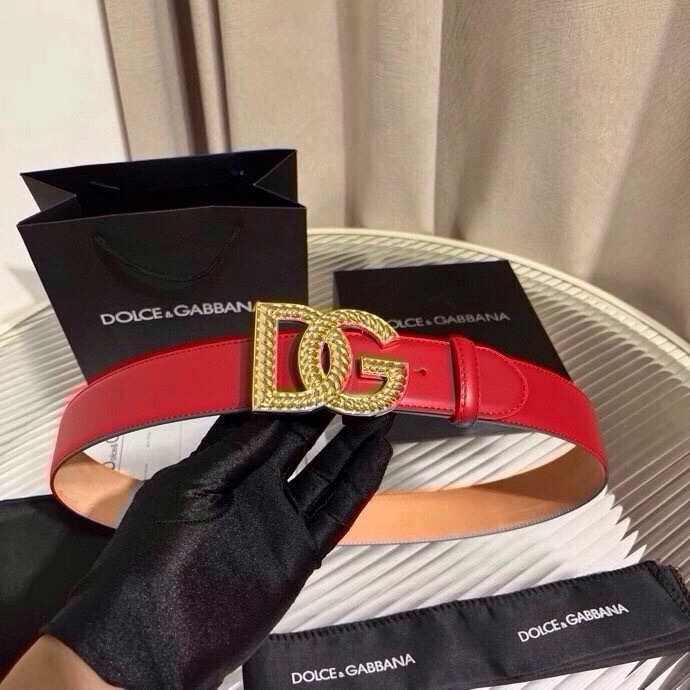 Dolce & Gabbana 徽标小牛皮腰带，风格优雅考究，可为各式造型注入典雅气质，4.0cm