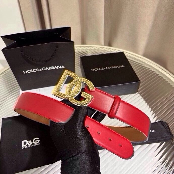 Dolce & Gabbana 徽标小牛皮腰带，风格优雅考究，可为各式造型注入典雅气质，4.0cm