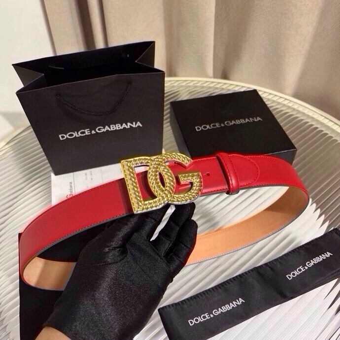 Dolce & Gabbana 徽标小牛皮腰带，风格优雅考究，可为各式造型注入典雅气质，4.0cm