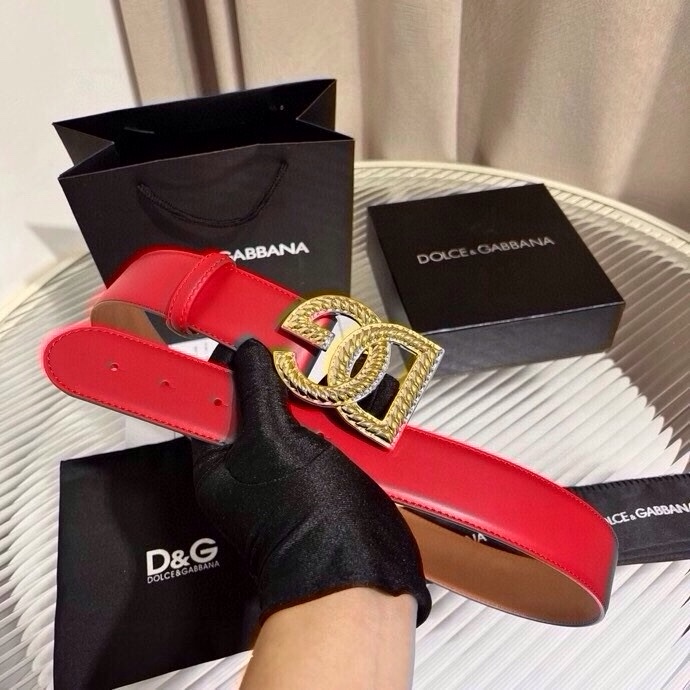 Dolce & Gabbana 徽标小牛皮腰带，风格优雅考究，可为各式造型注入典雅气质，4.0cm
