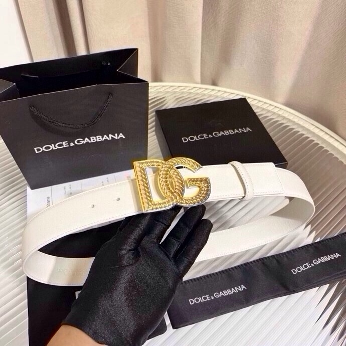 Dolce & Gabbana 徽标小牛皮腰带，风格优雅考究，可为各式造型注入典雅气质，4.0cm