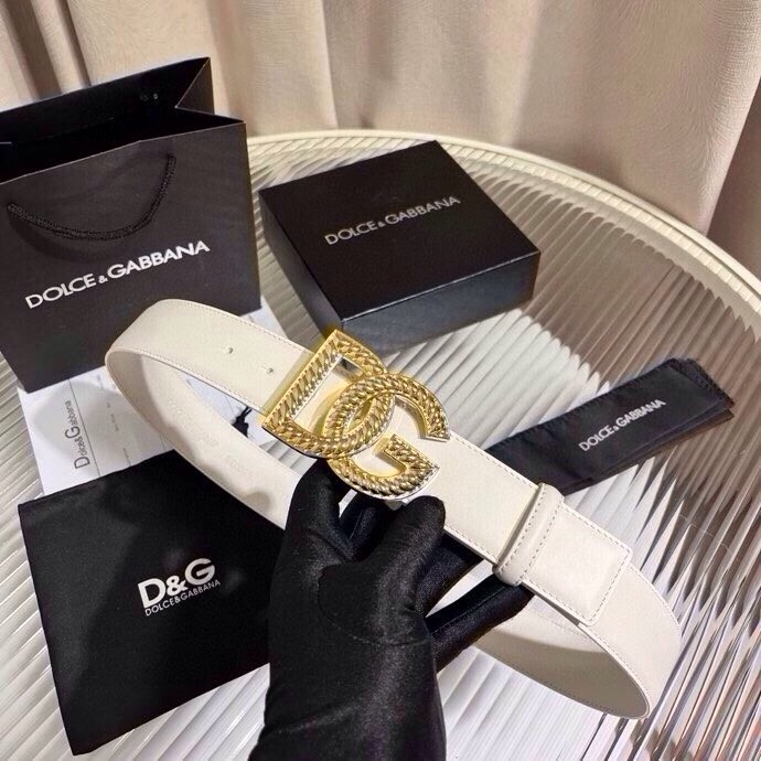 Dolce & Gabbana 徽标小牛皮腰带，风格优雅考究，可为各式造型注入典雅气质，4.0cm