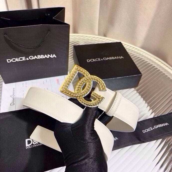 Dolce & Gabbana 徽标小牛皮腰带，风格优雅考究，可为各式造型注入典雅气质，4.0cm