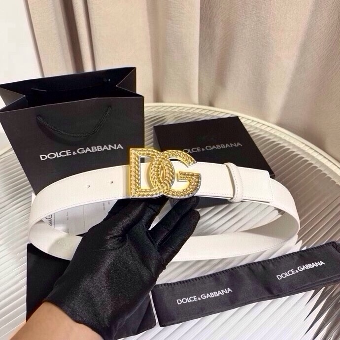 Dolce & Gabbana 徽标小牛皮腰带，风格优雅考究，可为各式造型注入典雅气质，4.0cm