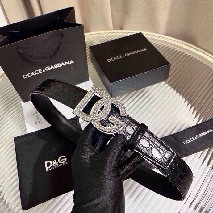Dolce & Gabbana 徽标小牛皮腰带，风格优雅考究，可为各式造型注入典雅气质，4.0cm