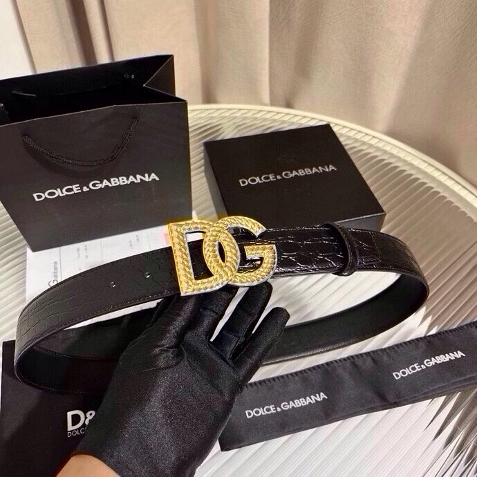 Dolce & Gabbana 徽标小牛皮腰带，风格优雅考究，可为各式造型注入典雅气质，4.0cm