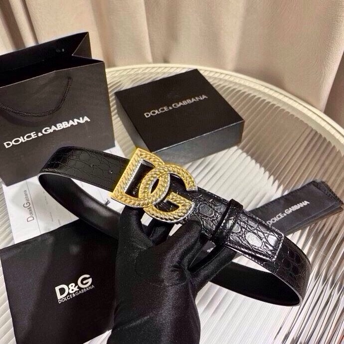 Dolce & Gabbana 徽标小牛皮腰带，风格优雅考究，可为各式造型注入典雅气质，4.0cm