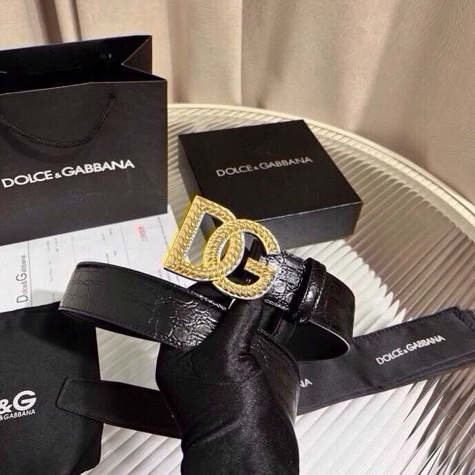 Dolce & Gabbana 徽标小牛皮腰带，风格优雅考究，可为各式造型注入典雅气质，4.0cm