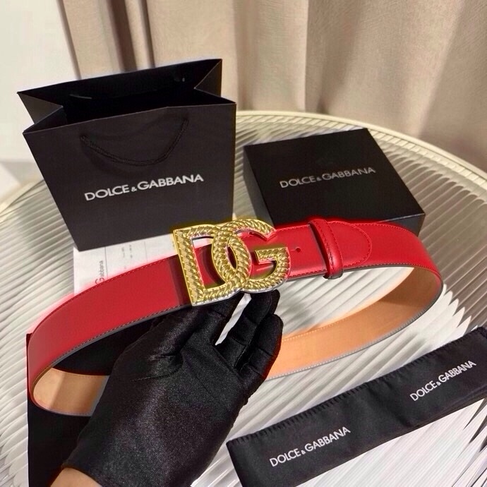 Dolce & Gabbana 徽标小牛皮腰带，风格优雅考究，可为各式造型注入典雅气质，4.0cm