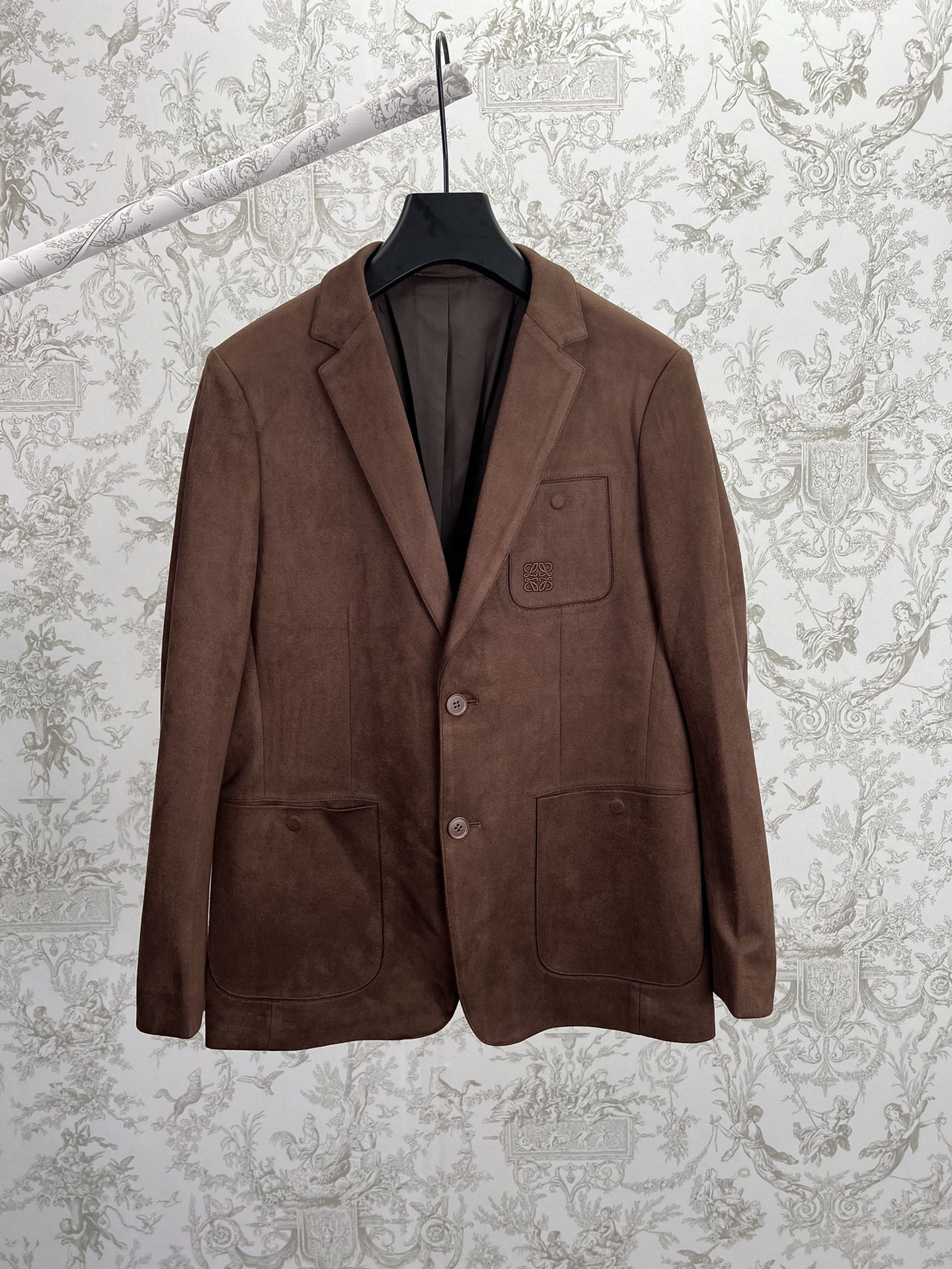 🅿️530 Loewe 25ss Nueva chaqueta de trabajo, corte holgado con cuello clásico, bordado Anagram en el pecho, múltiples b…