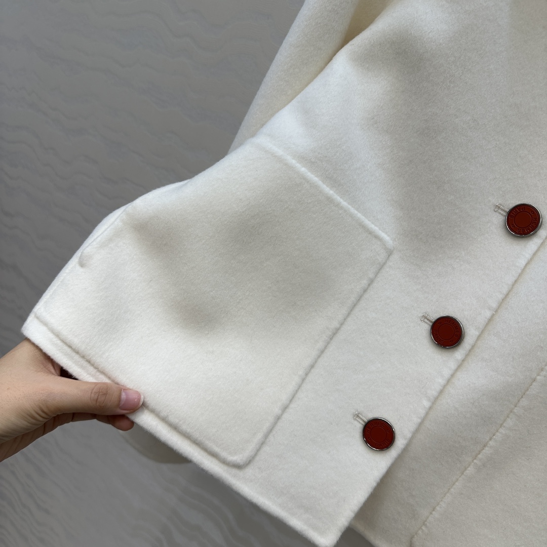 独家首发❤️高端原单品质！H高智感穿搭！长期主义白富美必入外套！纯手工制作双面尼羊绒外套，气质翻领插肩袖