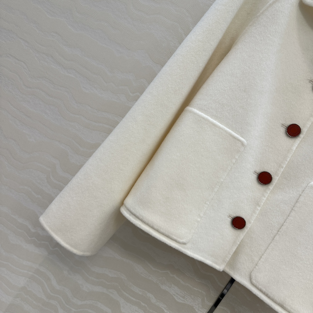 独家首发❤️高端原单品质！H高智感穿搭！长期主义白富美必入外套！纯手工制作双面尼羊绒外套，气质翻领插肩袖