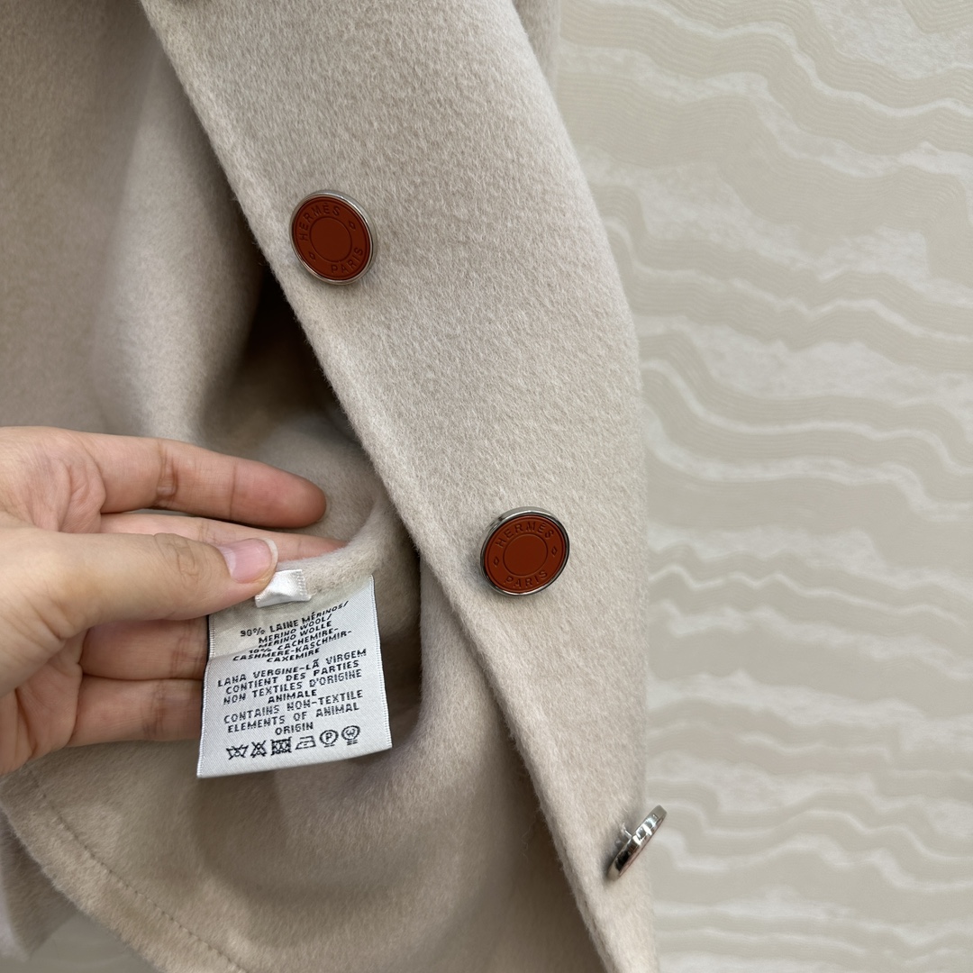 独家首发❤️高端原单品质！H高智感穿搭！长期主义白富美必入外套！纯手工制作双面尼羊绒外套，气质翻领插肩袖