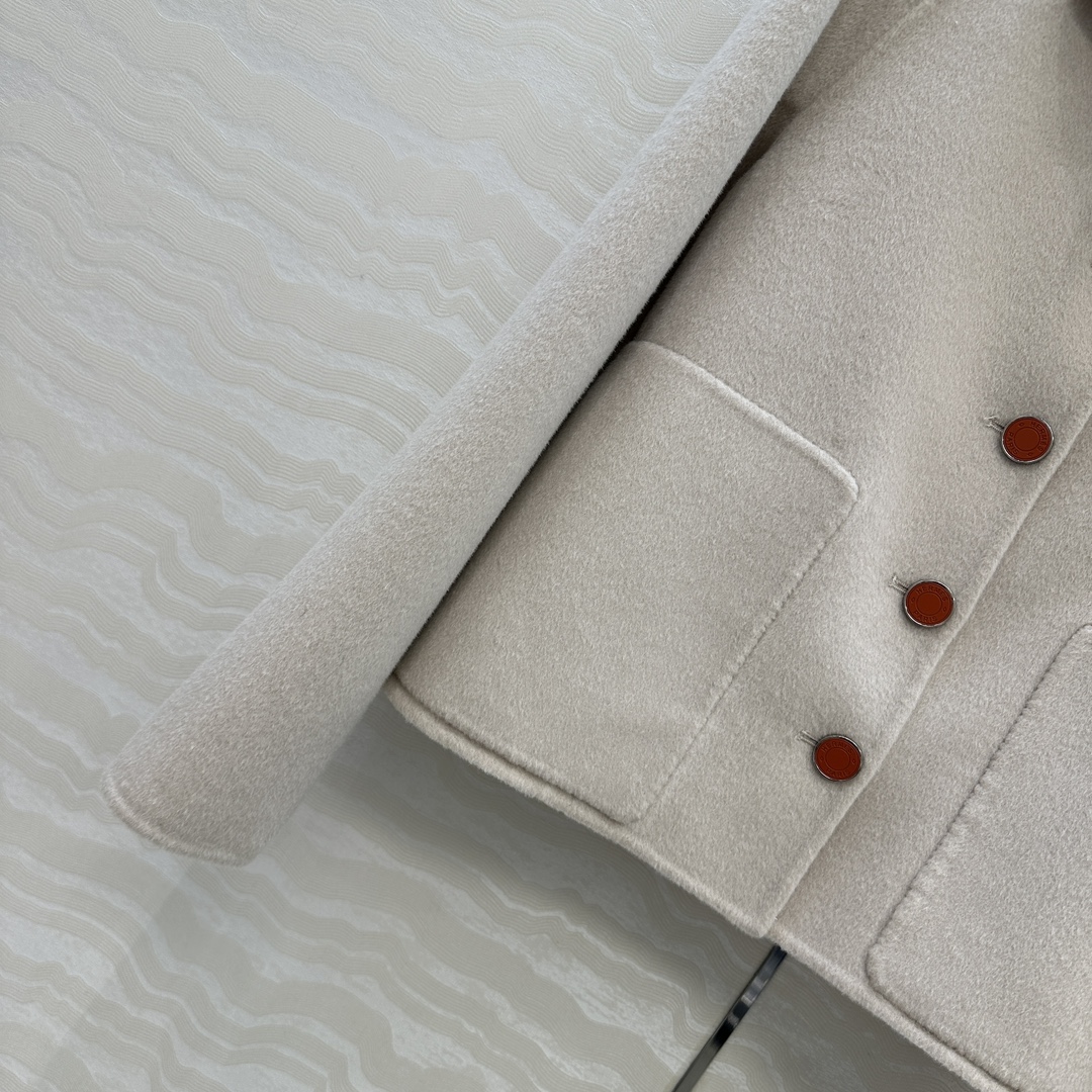 独家首发❤️高端原单品质！H高智感穿搭！长期主义白富美必入外套！纯手工制作双面尼羊绒外套，气质翻领插肩袖