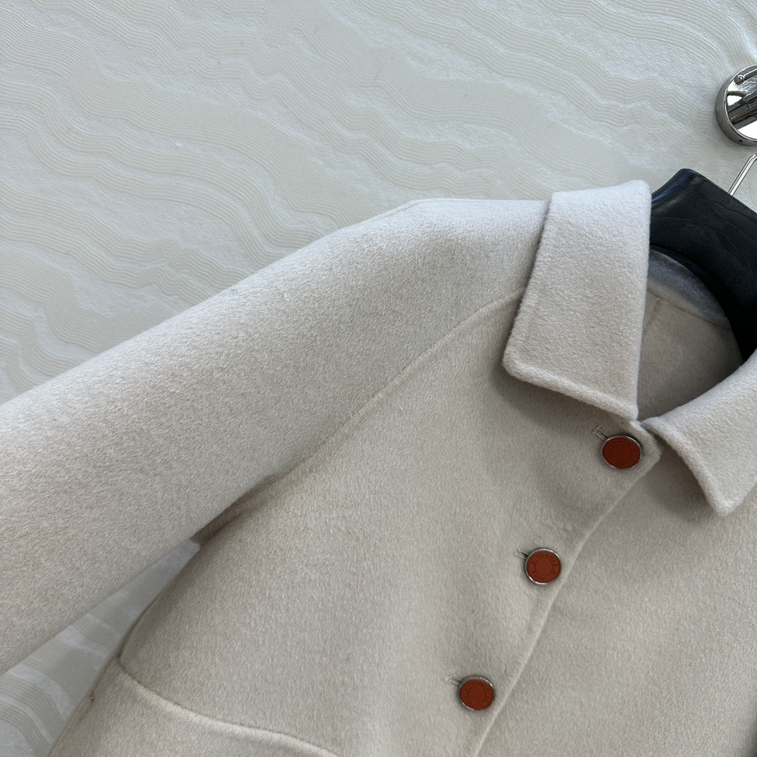独家首发❤️高端原单品质！H高智感穿搭！长期主义白富美必入外套！纯手工制作双面尼羊绒外套，气质翻领插肩袖