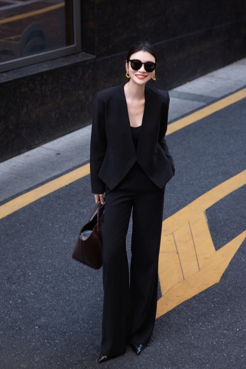 Elegant Women's Custom Suit Set: Blazer, Vest, Skirt, and Pants - Versatile Style 1 Elegant Women's Custom Suit Set: Blazer, Vest, Skirt, and Pants - Versatile Style