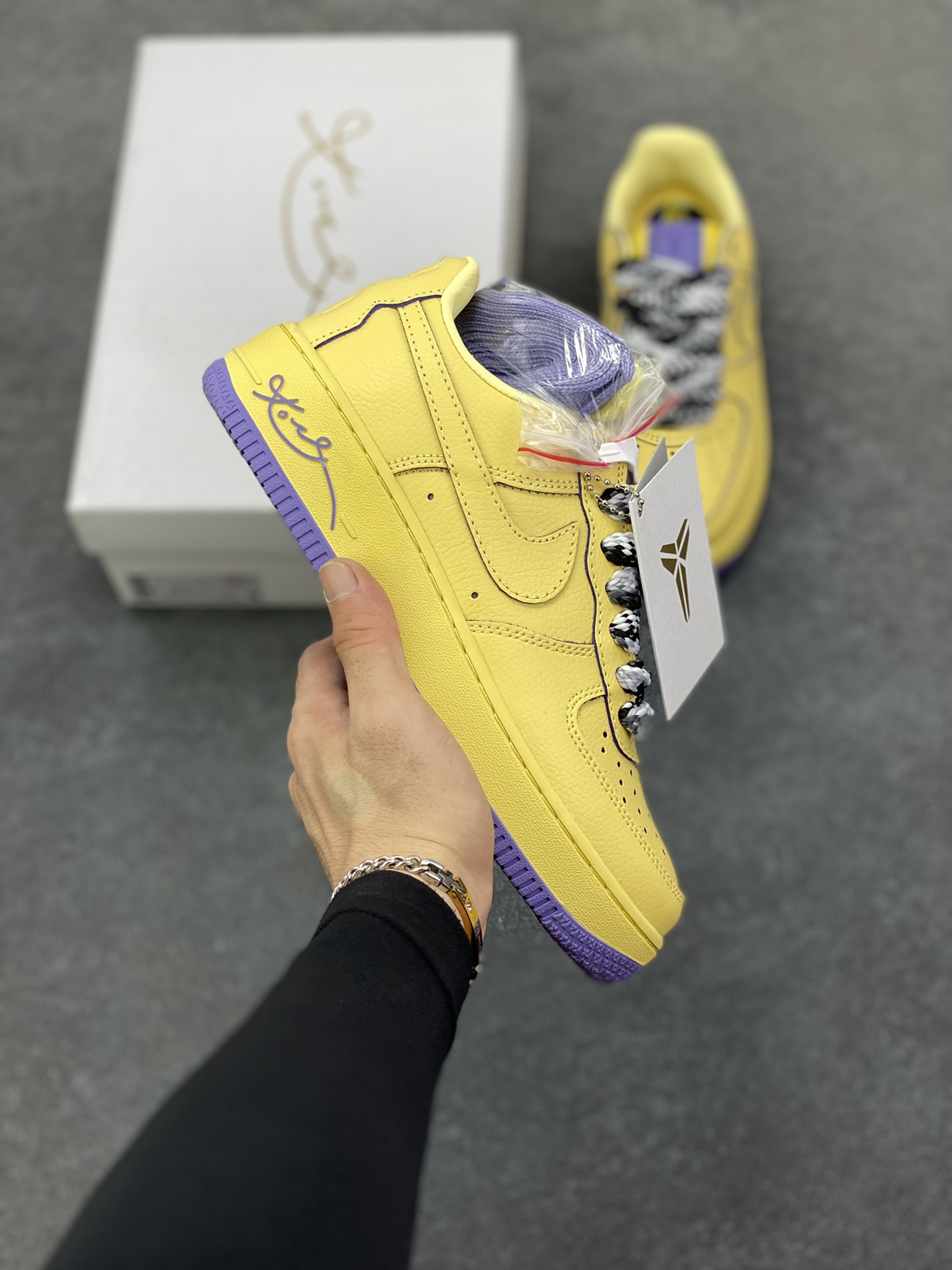 Nike Air Force 1 Low 科比 原楦头原纸板 打造纯正空军版型 专注外贸渠道 全掌内置蜂窝气垫 原盒配件 原厂中底钢印、拉帮完美 货号：HV9408-700 尺码：36 36.5 37.5 38 38.5 39 40 40.5 41 42 42.5 43 44 44.5 45-选品中心