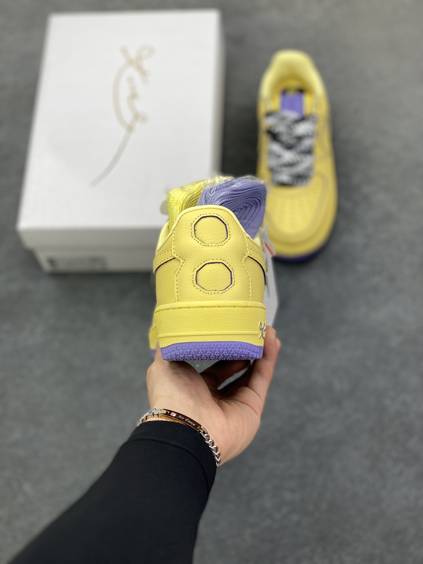 图片[4]-Nike Air Force 1 Low 科比 原楦头原纸板 打造纯正空军版型 专注外贸渠道 全掌内置蜂窝气垫 原盒配件 原厂中底钢印、拉帮完美 货号：HV9408-700 尺码：36 36.5 37.5 38 38.5 39 40 40.5 41 42 42.5 43 44 44.5 45-选品中心