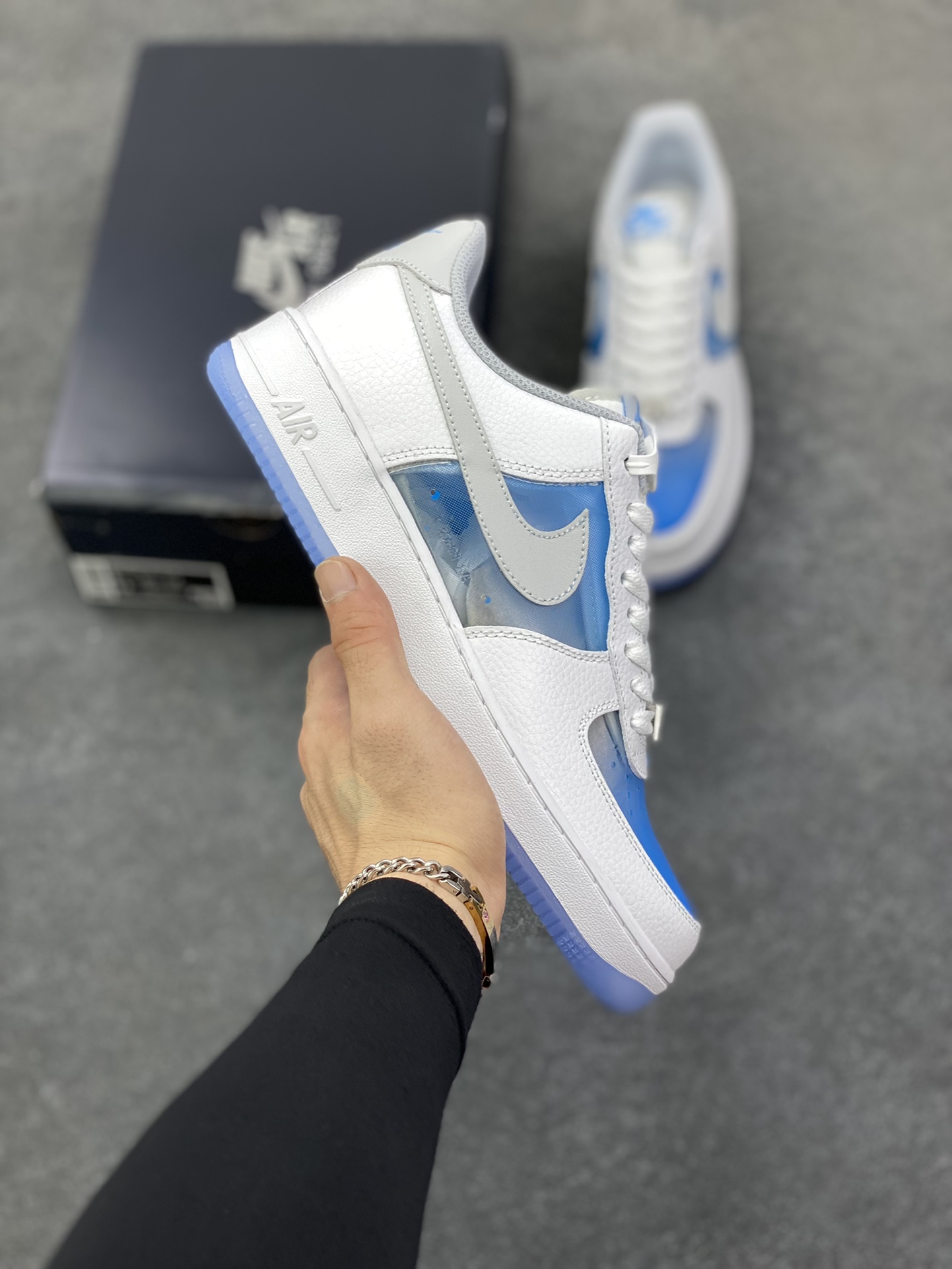 NK Air Force 1 空军一号 透明白蓝 原楦头原纸板 打造纯正空军版型#专注外贸渠道 全掌内置蜂窝气垫 #原盒配件 原厂中底钢印、拉帮完美 货号:IB5724-100 尺码:36 36.5 37.5 38 38.5 39 40 40.5 41 42 42.5 43 44 44.5 45-选品中心