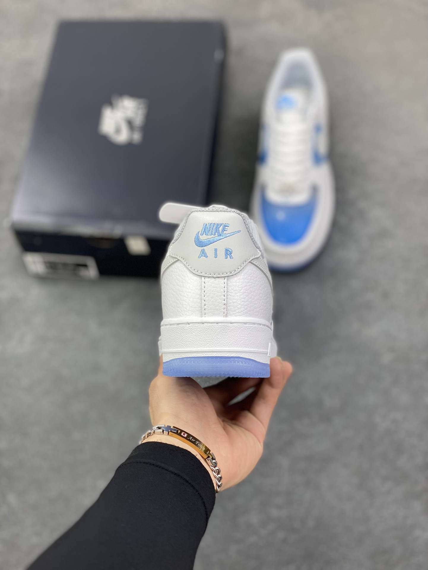 图片[4]-NK Air Force 1 空军一号 透明白蓝 原楦头原纸板 打造纯正空军版型#专注外贸渠道 全掌内置蜂窝气垫 #原盒配件 原厂中底钢印、拉帮完美 货号：IB5724-100 尺码：36 36.5 37.5 38 38.5 39 40 40.5 41 42 42.5 43 44 44.5 45-选品中心