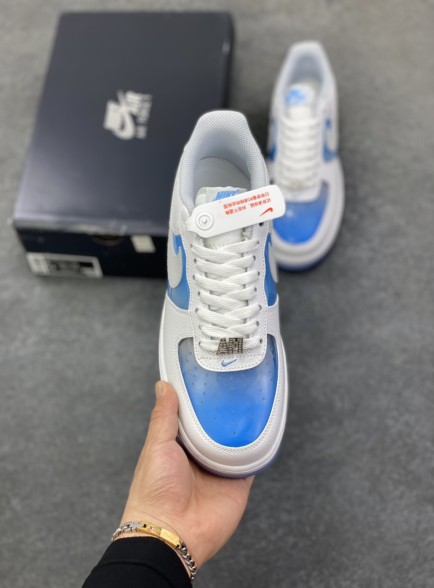 图片[2]-NK Air Force 1 空军一号 透明白蓝 原楦头原纸板 打造纯正空军版型#专注外贸渠道 全掌内置蜂窝气垫 #原盒配件 原厂中底钢印、拉帮完美 货号：IB5724-100 尺码：36 36.5 37.5 38 38.5 39 40 40.5 41 42 42.5 43 44 44.5 45-选品中心