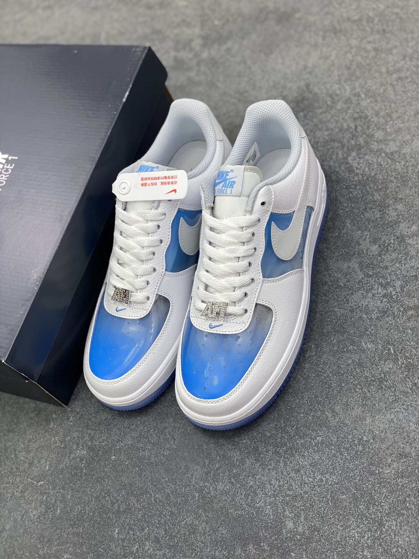 图片[8]-NK Air Force 1 空军一号 透明白蓝 原楦头原纸板 打造纯正空军版型#专注外贸渠道 全掌内置蜂窝气垫 #原盒配件 原厂中底钢印、拉帮完美 货号：IB5724-100 尺码：36 36.5 37.5 38 38.5 39 40 40.5 41 42 42.5 43 44 44.5 45-选品中心