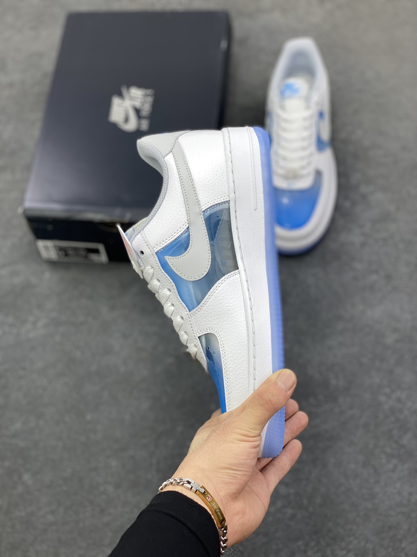 图片[3]-NK Air Force 1 空军一号 透明白蓝 原楦头原纸板 打造纯正空军版型#专注外贸渠道 全掌内置蜂窝气垫 #原盒配件 原厂中底钢印、拉帮完美 货号：IB5724-100 尺码：36 36.5 37.5 38 38.5 39 40 40.5 41 42 42.5 43 44 44.5 45-选品中心