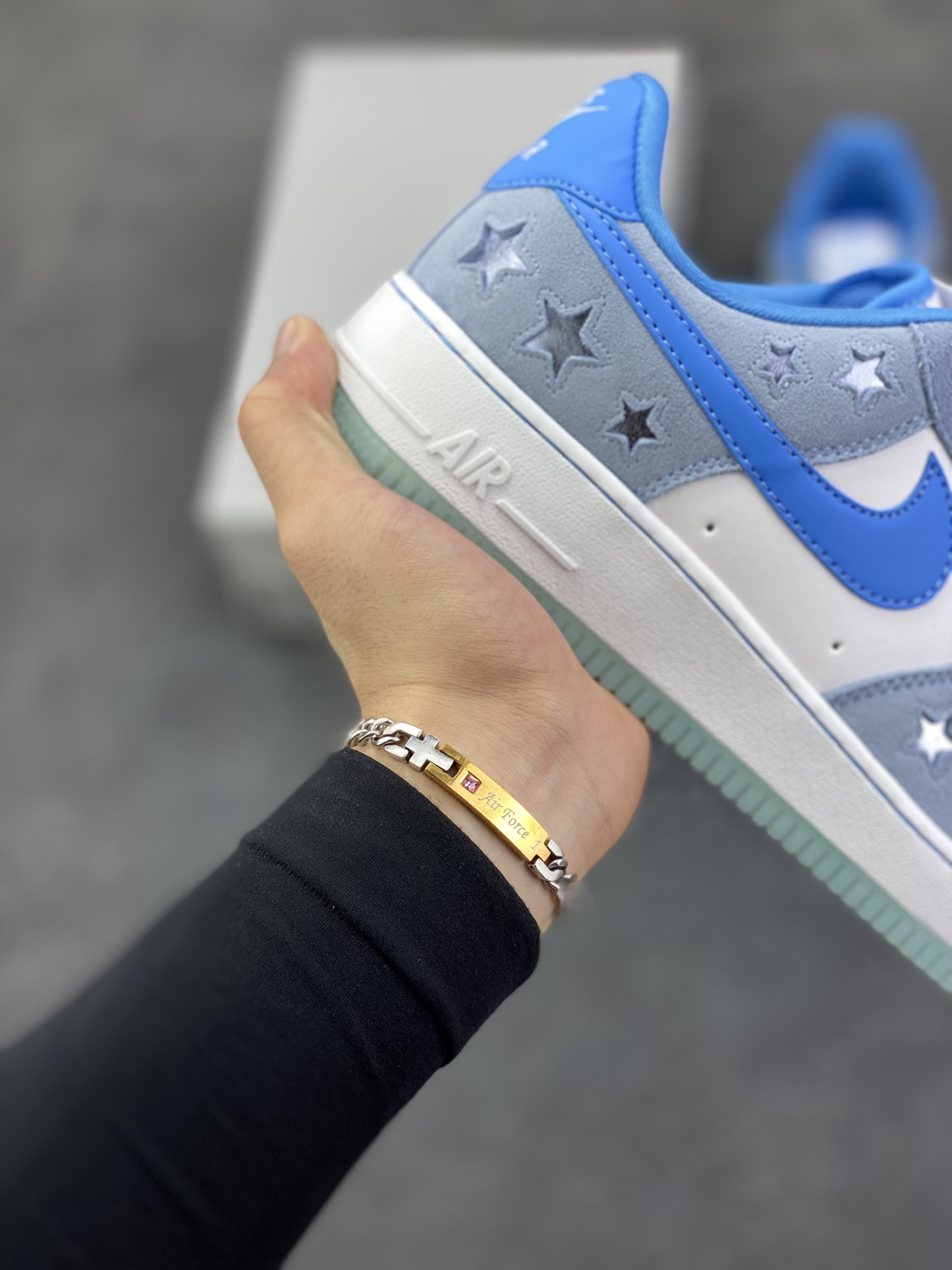 图片[6]-Nike Air Force 1 Low 翻毛星星蓝 原楦头原纸板 打造纯正空军版型 专注外贸渠道 全掌内置蜂窝气垫 原盒配件 原厂中底钢印、拉帮完美 货号：HQ8051-400 尺码：36 36.5 37.5 38 38.5 39 40 40.5 41 42 42.5 43 44 44.5 45-选品中心