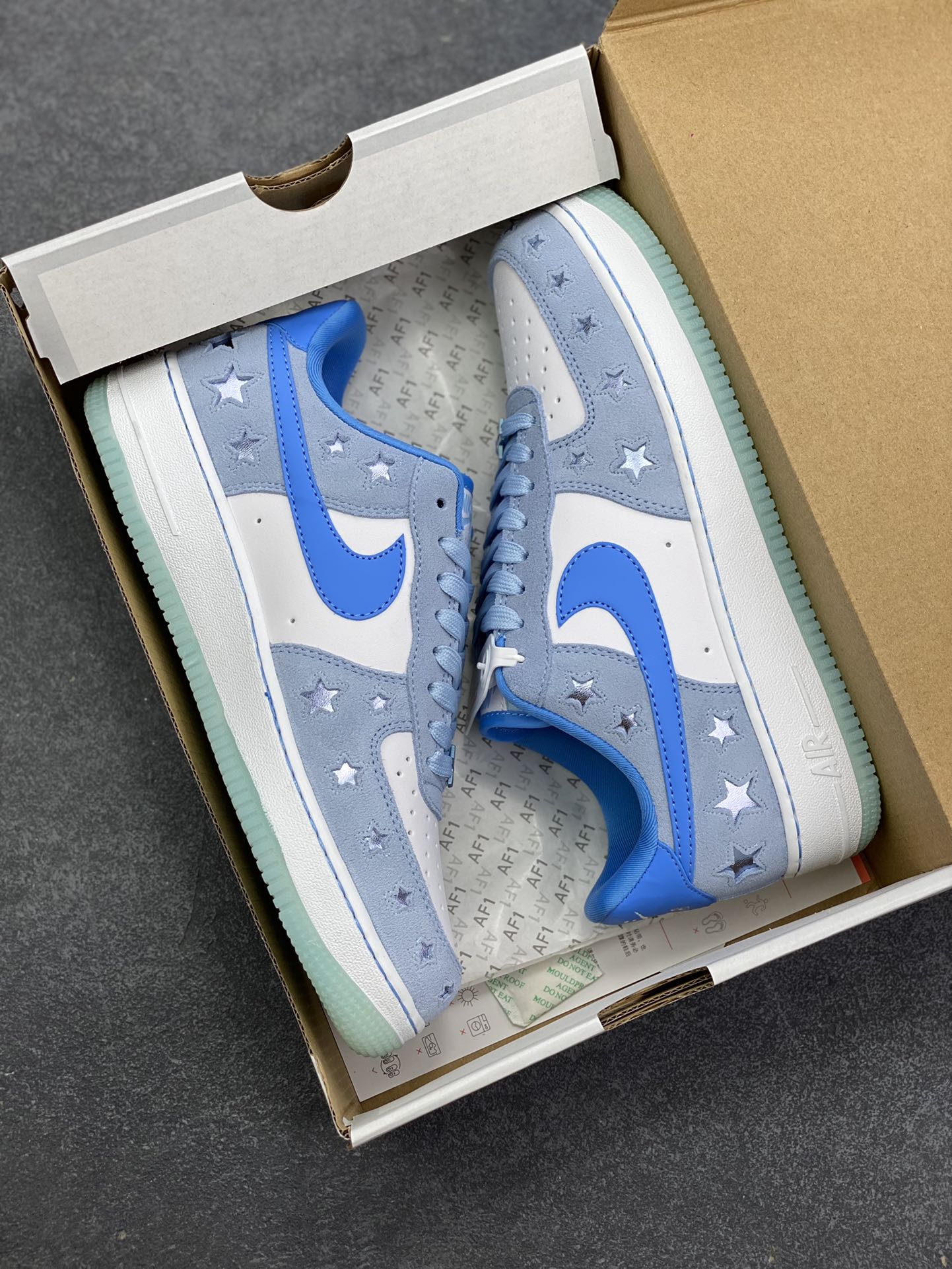 图片[9]-Nike Air Force 1 Low 翻毛星星蓝 原楦头原纸板 打造纯正空军版型 专注外贸渠道 全掌内置蜂窝气垫 原盒配件 原厂中底钢印、拉帮完美 货号：HQ8051-400 尺码：36 36.5 37.5 38 38.5 39 40 40.5 41 42 42.5 43 44 44.5 45-选品中心