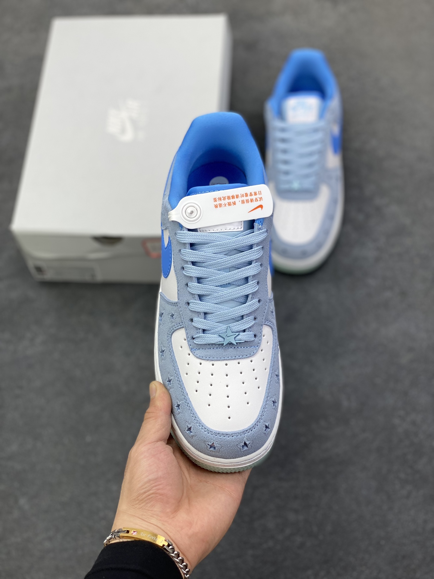 图片[2]-Nike Air Force 1 Low 翻毛星星蓝 原楦头原纸板 打造纯正空军版型 专注外贸渠道 全掌内置蜂窝气垫 原盒配件 原厂中底钢印、拉帮完美 货号：HQ8051-400 尺码：36 36.5 37.5 38 38.5 39 40 40.5 41 42 42.5 43 44 44.5 45-选品中心