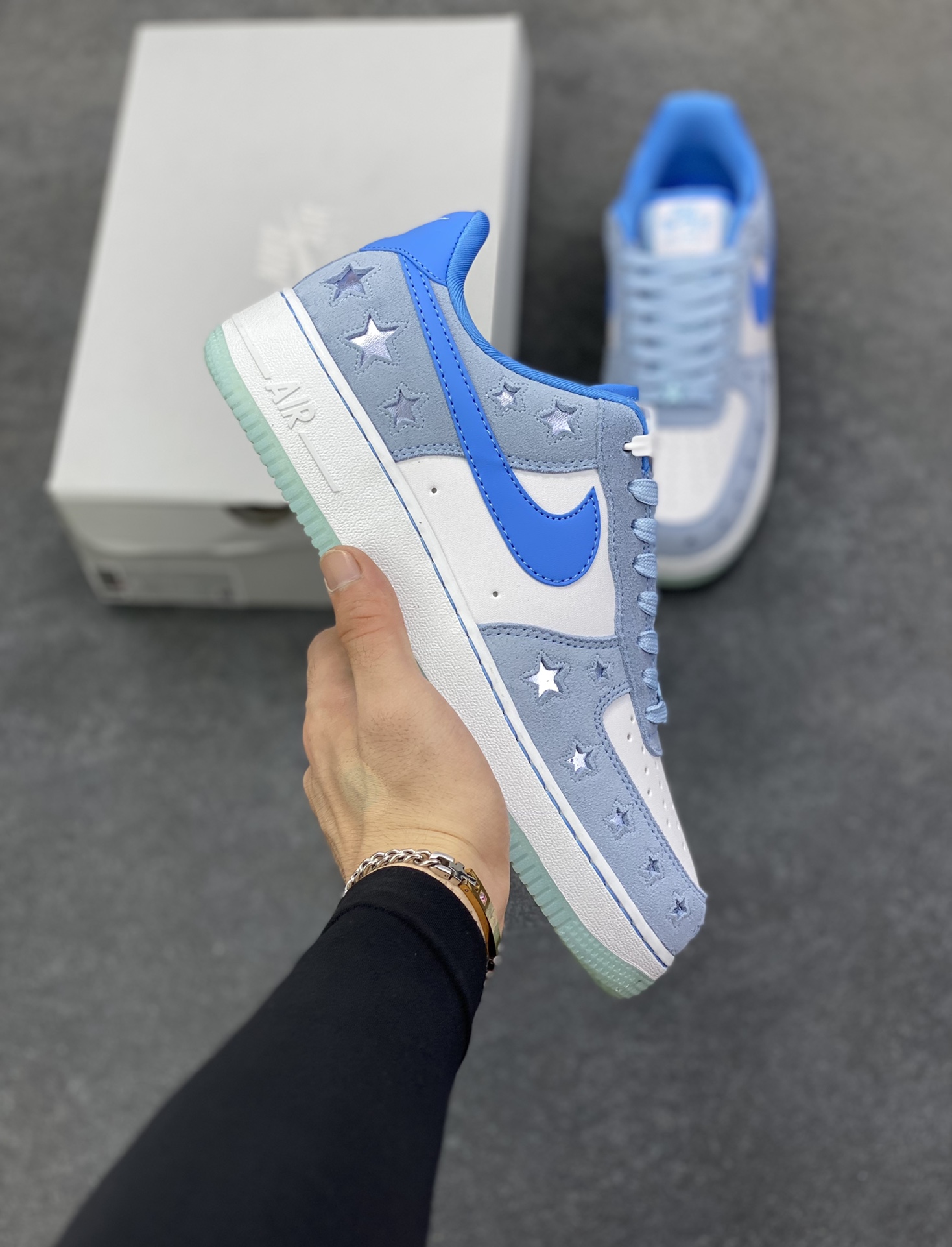 Nike Air Force 1 Low 翻毛星星蓝 原楦头原纸板 打造纯正空军版型 专注外贸渠道 全掌内置蜂窝气垫 原盒配件 原厂中底钢印、拉帮完美 货号:HQ8051-400 尺码:36 36.5 37.5 38 38.5 39 40 40.5 41 42 42.5 43 44 44.5 45-选品中心