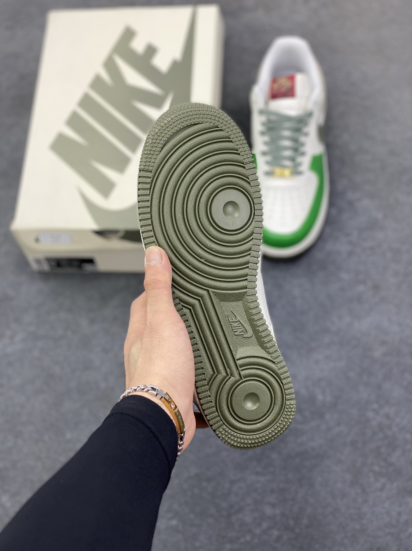 图片[5]-【定制球鞋】纯手工绘画Nike Air Force 1 空军一号 手绘 涂鸦 拉布布 潮流 耐磨 低帮 板鞋 男女同款 白黑色折边针车 工艺难度大 原楦头原纸板 原装鞋盒 定制五金配件 内置全掌气垫 原厂鞋底 货号：FV5979-130 尺码：36 36.5 37.5 38 38.5 39 40 40.5 41 42 42.5 43 44 44.5 45\”},\”album\”：{\”autoIncreasePriceConfig\”：{\”isHaveConfig\”：false},\”desc\”：\”-选品中心