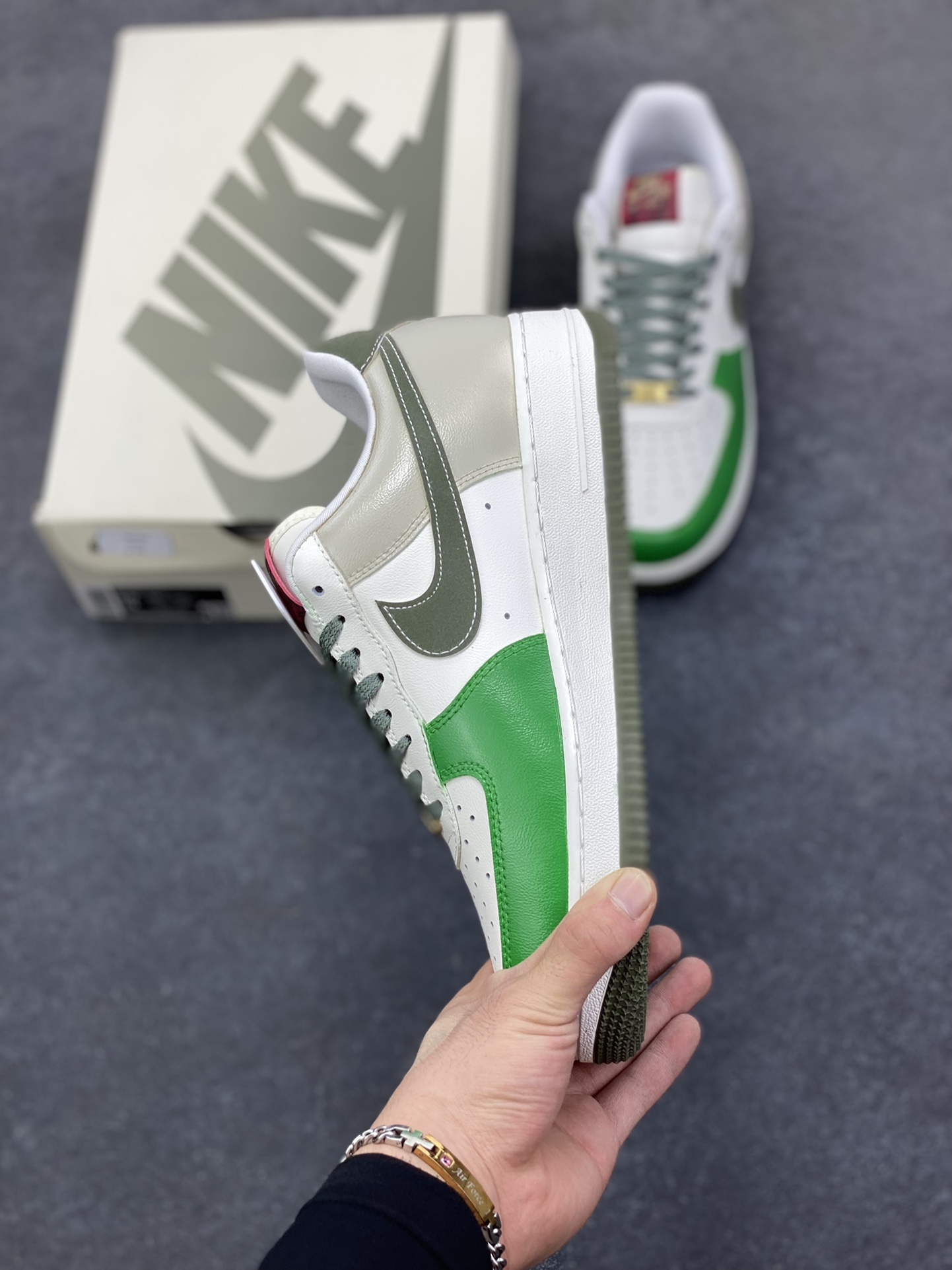 图片[3]-【定制球鞋】纯手工绘画Nike Air Force 1 空军一号 手绘 涂鸦 拉布布 潮流 耐磨 低帮 板鞋 男女同款 白黑色折边针车 工艺难度大 原楦头原纸板 原装鞋盒 定制五金配件 内置全掌气垫 原厂鞋底 货号：FV5979-130 尺码：36 36.5 37.5 38 38.5 39 40 40.5 41 42 42.5 43 44 44.5 45\”},\”album\”：{\”autoIncreasePriceConfig\”：{\”isHaveConfig\”：false},\”desc\”：\”-选品中心