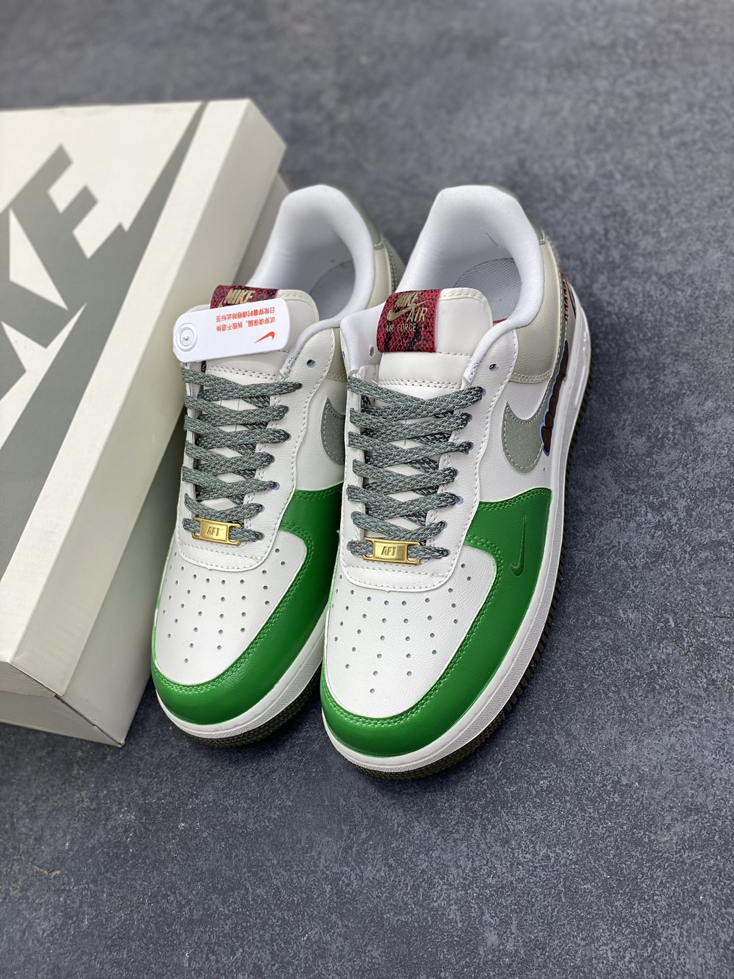 图片[8]-【定制球鞋】纯手工绘画Nike Air Force 1 空军一号 手绘 涂鸦 拉布布 潮流 耐磨 低帮 板鞋 男女同款 白黑色折边针车 工艺难度大 原楦头原纸板 原装鞋盒 定制五金配件 内置全掌气垫 原厂鞋底 货号：FV5979-130 尺码：36 36.5 37.5 38 38.5 39 40 40.5 41 42 42.5 43 44 44.5 45\”},\”album\”：{\”autoIncreasePriceConfig\”：{\”isHaveConfig\”：false},\”desc\”：\”-选品中心