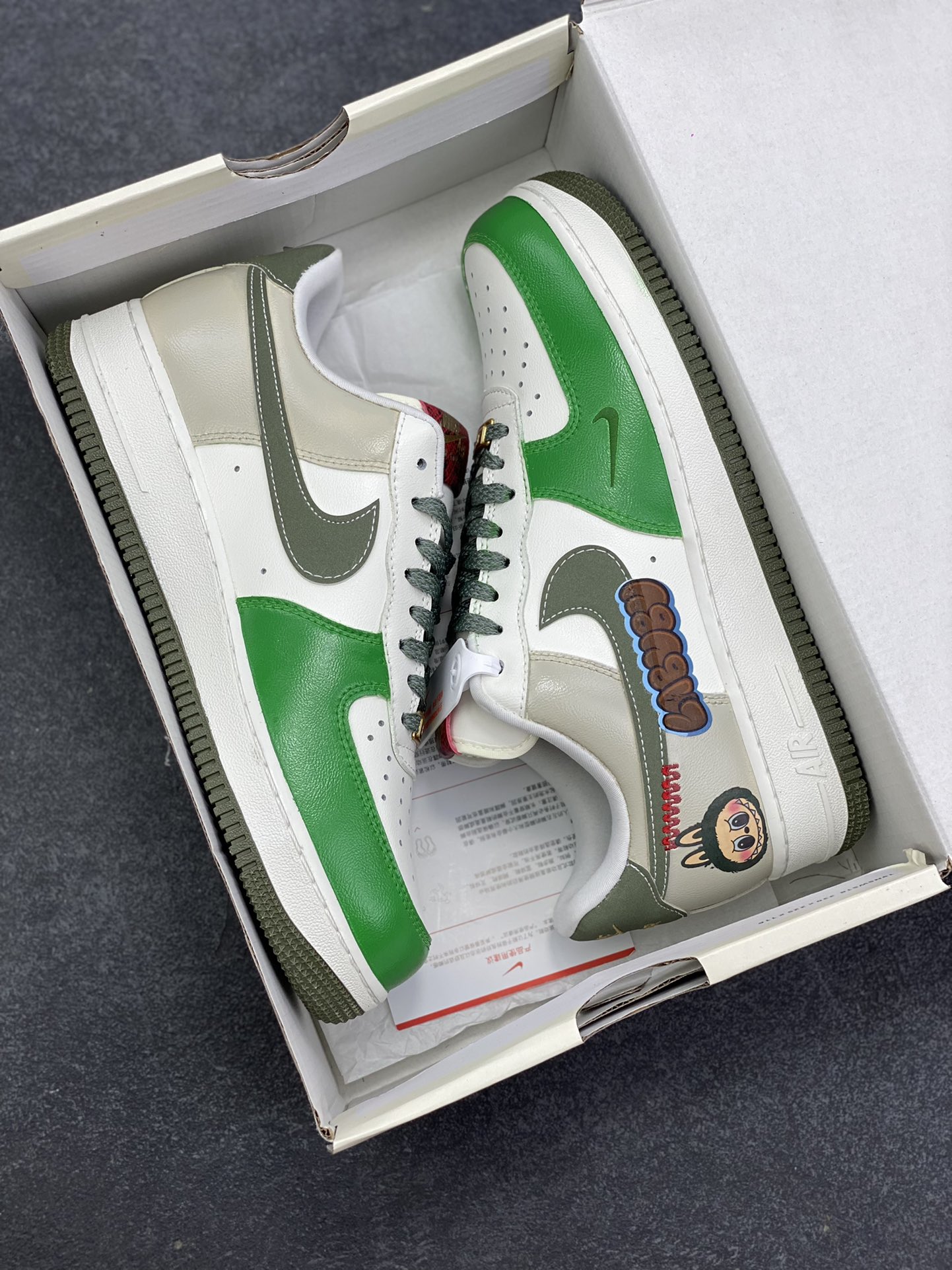 图片[9]-【定制球鞋】纯手工绘画Nike Air Force 1 空军一号 手绘 涂鸦 拉布布 潮流 耐磨 低帮 板鞋 男女同款 白黑色折边针车 工艺难度大 原楦头原纸板 原装鞋盒 定制五金配件 内置全掌气垫 原厂鞋底 货号：FV5979-130 尺码：36 36.5 37.5 38 38.5 39 40 40.5 41 42 42.5 43 44 44.5 45\”},\”album\”：{\”autoIncreasePriceConfig\”：{\”isHaveConfig\”：false},\”desc\”：\”-选品中心