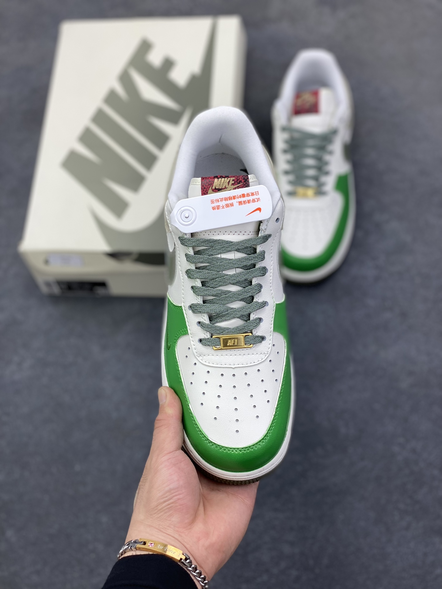 图片[2]-【定制球鞋】纯手工绘画Nike Air Force 1 空军一号 手绘 涂鸦 拉布布 潮流 耐磨 低帮 板鞋 男女同款 白黑色折边针车 工艺难度大 原楦头原纸板 原装鞋盒 定制五金配件 内置全掌气垫 原厂鞋底 货号：FV5979-130 尺码：36 36.5 37.5 38 38.5 39 40 40.5 41 42 42.5 43 44 44.5 45\”},\”album\”：{\”autoIncreasePriceConfig\”：{\”isHaveConfig\”：false},\”desc\”：\”-选品中心