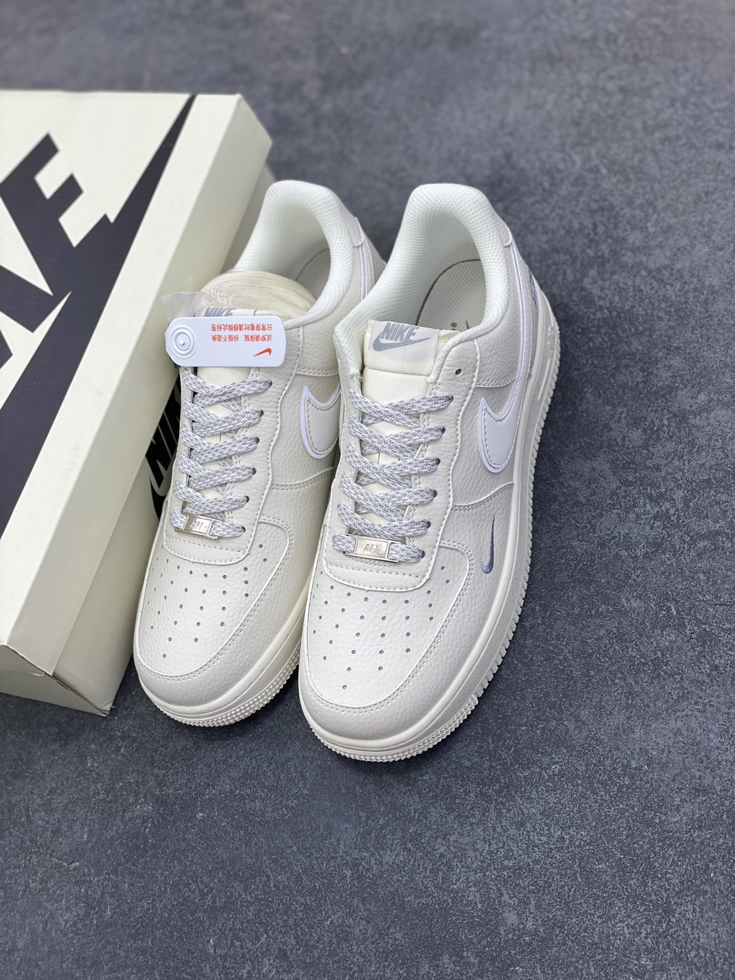 图片[8]-NIke Air Force 1 \’07 Low “斯图西联名——百搭米色”空军一号 低帮 运动鞋 休闲鞋 折边针车 工艺难度大 原楦头原纸板 原装鞋盒 定制五金配件 内置全掌气垫 原厂鞋底 货号：CS5288-034 尺码：36 36.5 37.5 38 38.5 39 40 40.5 41 42 42.5 43 44 44.5 45-选品中心