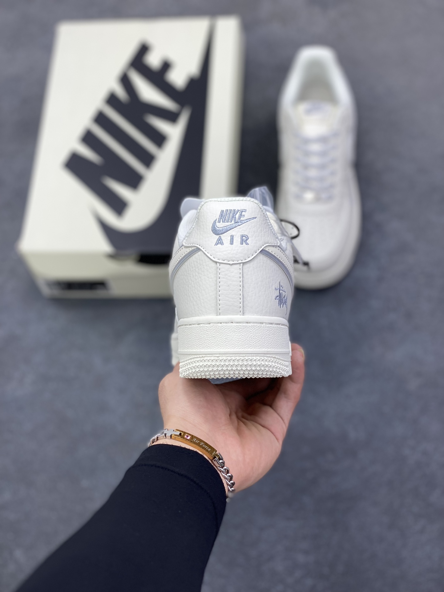 图片[4]-NIke Air Force 1 \’07 Low “斯图西联名——百搭米色”空军一号 低帮 运动鞋 休闲鞋 折边针车 工艺难度大 原楦头原纸板 原装鞋盒 定制五金配件 内置全掌气垫 原厂鞋底 货号：CS5288-034 尺码：36 36.5 37.5 38 38.5 39 40 40.5 41 42 42.5 43 44 44.5 45-选品中心