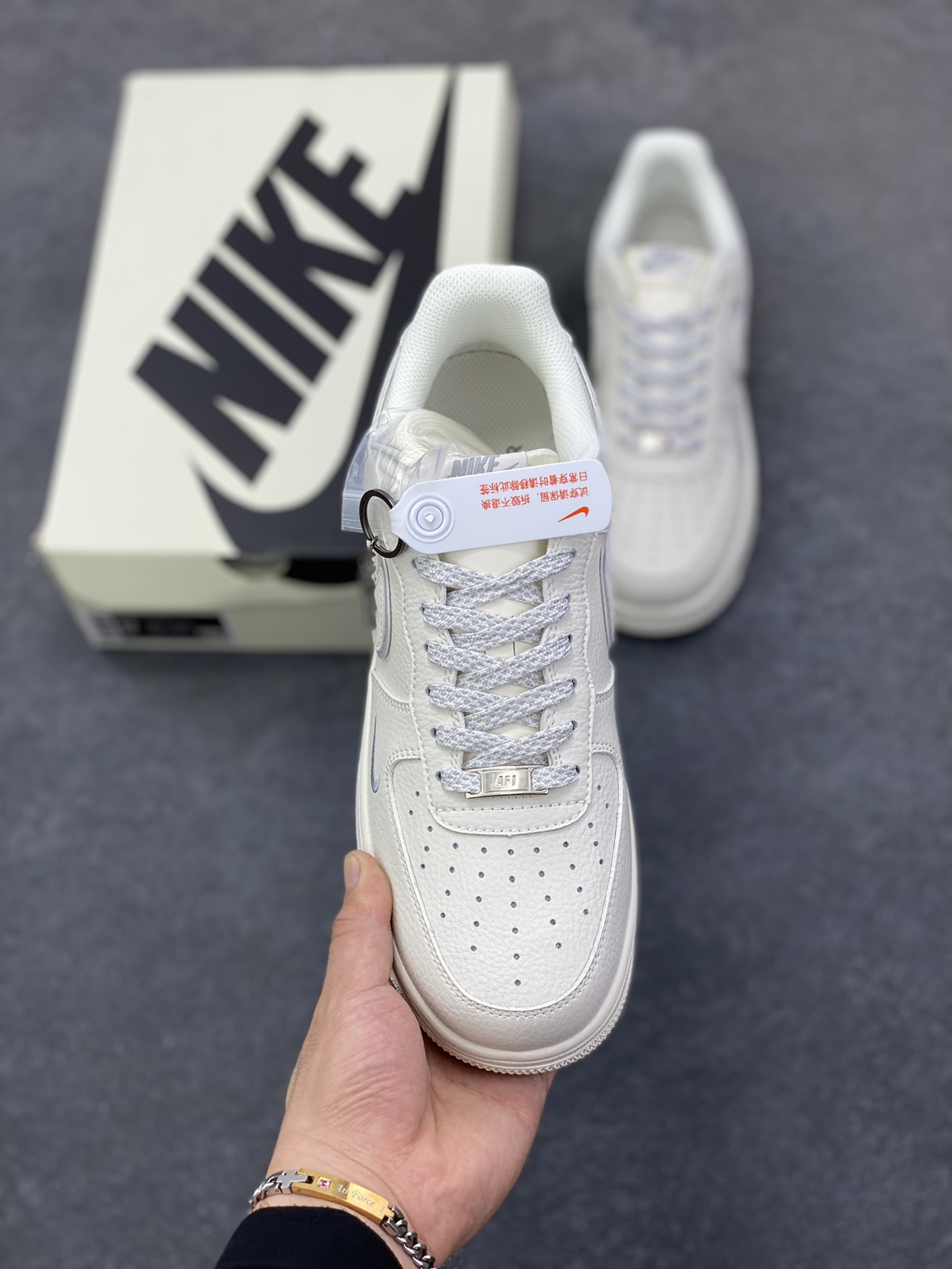图片[2]-NIke Air Force 1 \’07 Low “斯图西联名——百搭米色”空军一号 低帮 运动鞋 休闲鞋 折边针车 工艺难度大 原楦头原纸板 原装鞋盒 定制五金配件 内置全掌气垫 原厂鞋底 货号：CS5288-034 尺码：36 36.5 37.5 38 38.5 39 40 40.5 41 42 42.5 43 44 44.5 45-选品中心