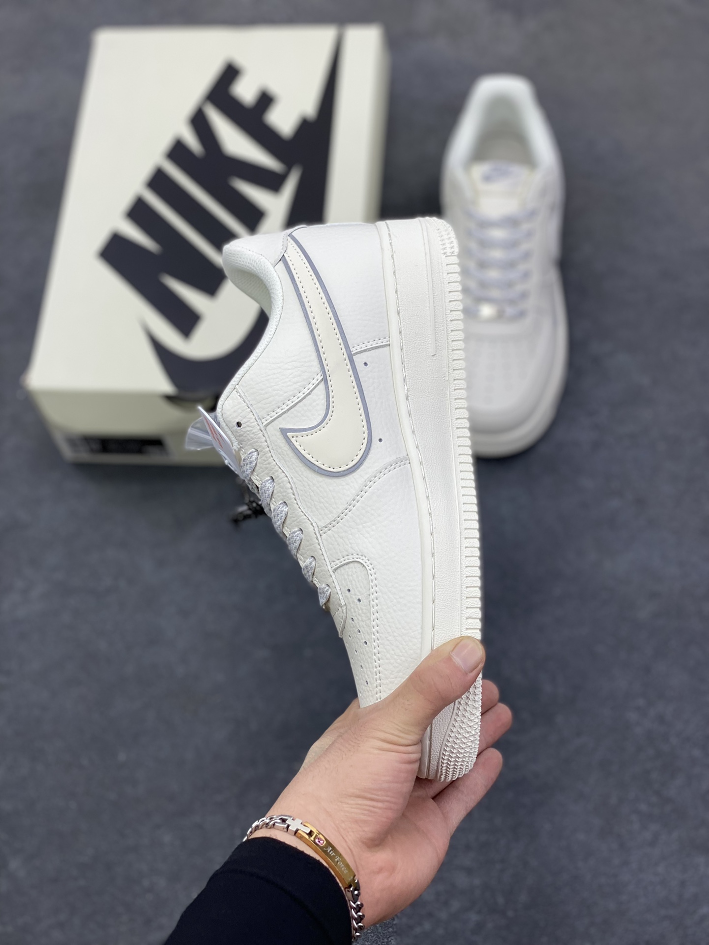 图片[3]-NIke Air Force 1 \’07 Low “斯图西联名——百搭米色”空军一号 低帮 运动鞋 休闲鞋 折边针车 工艺难度大 原楦头原纸板 原装鞋盒 定制五金配件 内置全掌气垫 原厂鞋底 货号：CS5288-034 尺码：36 36.5 37.5 38 38.5 39 40 40.5 41 42 42.5 43 44 44.5 45-选品中心