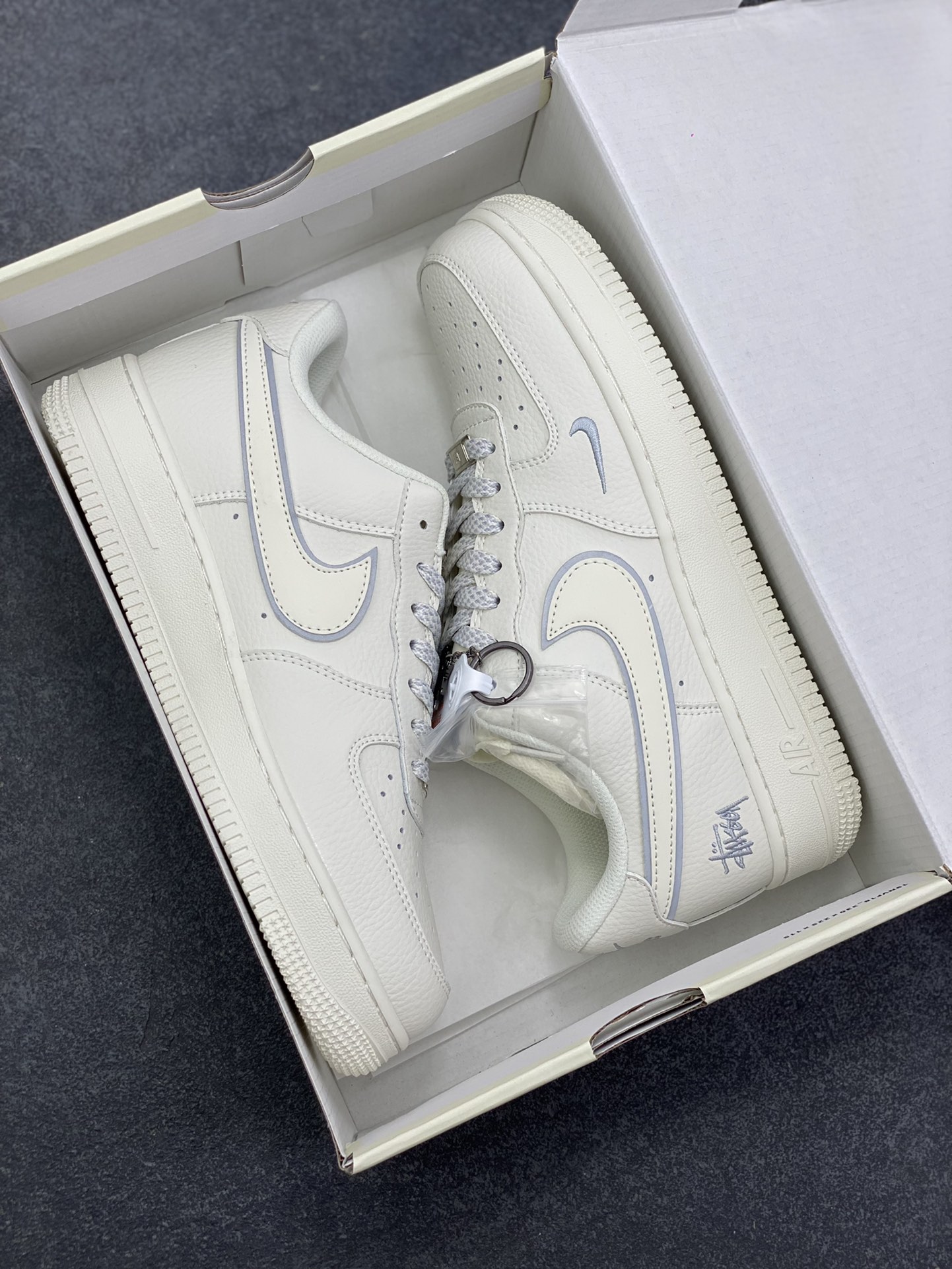 图片[9]-NIke Air Force 1 \’07 Low “斯图西联名——百搭米色”空军一号 低帮 运动鞋 休闲鞋 折边针车 工艺难度大 原楦头原纸板 原装鞋盒 定制五金配件 内置全掌气垫 原厂鞋底 货号：CS5288-034 尺码：36 36.5 37.5 38 38.5 39 40 40.5 41 42 42.5 43 44 44.5 45-选品中心