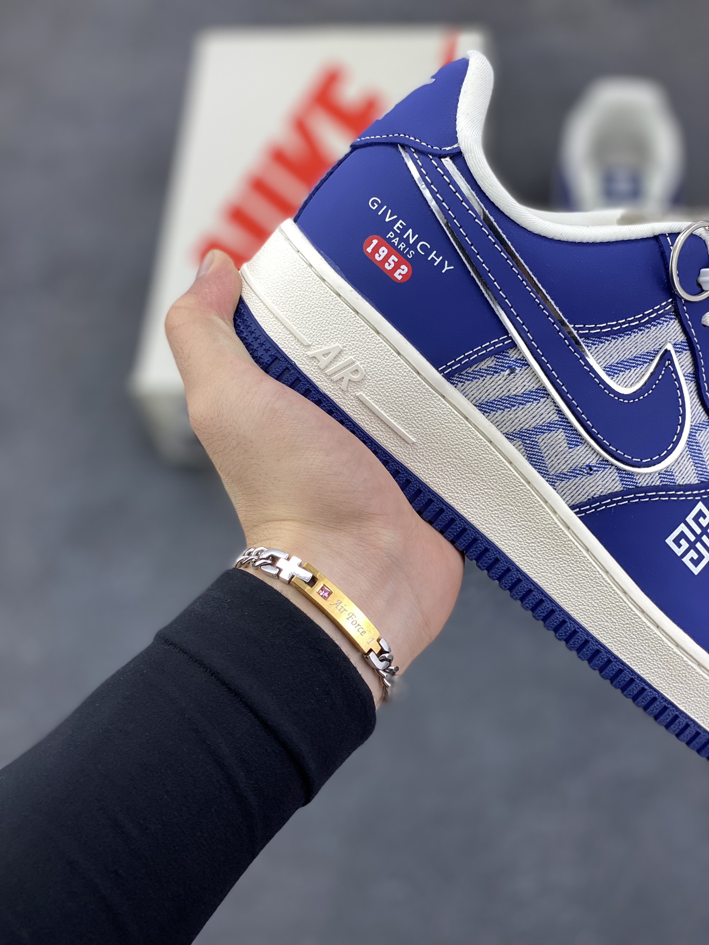 图片[6]-NIke Air Force 1 \’07 Low 纪梵希联名–深海幽蓝 空军一号低帮 运动鞋 休闲鞋 折边针车 工艺难度大 原楦头原纸板 高级牛仔 高端定制鞋盒 原厂鞋底 超高清洁度 细节完美 货号：DK0188-087 尺码：36 36.5 37.5 38 38.5 39 40 40.5 41 42 42.5 43 44 44.5 45-选品中心