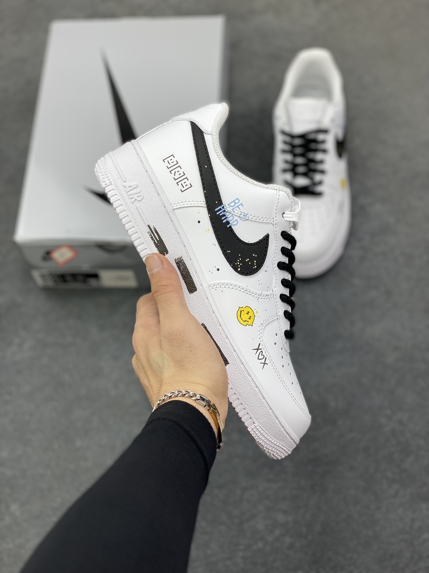 Nike Air Force 1 Low’07 Vibe风 空军一号低帮休闲板鞋 定制皮料 定制鞋盒 原楦原纸板 纯正空军版型 内置全掌气垫 货号：ZH0316-104 尺码：36 36.5 37.5 38 38.5 39 40 40.5 41 42 42.5 43 44 44.5 45-选品中心