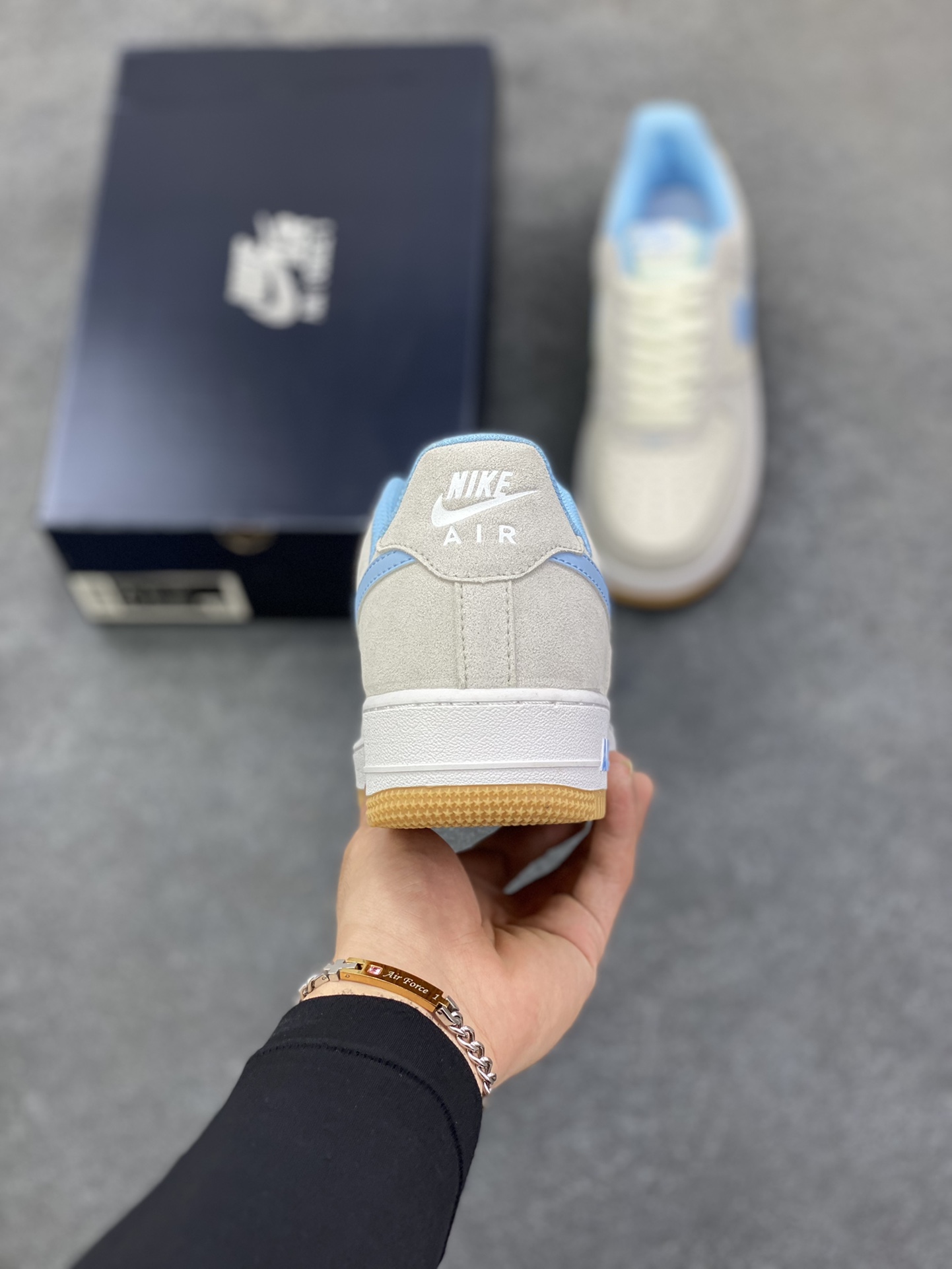 图片[4]-福利特价 Nike Air Force 1 Low 灰蓝勾生胶 原楦头原纸板 打造纯正空军版型 专注外贸渠道 全掌内置蜂窝气垫 原盒配件 原厂中底钢印、拉帮完美 货号：IB6388-002 尺码：36 36.5 37.5 38 38.5 39 40 40.5 41 42 42.5 43 44 44.5 45-选品中心
