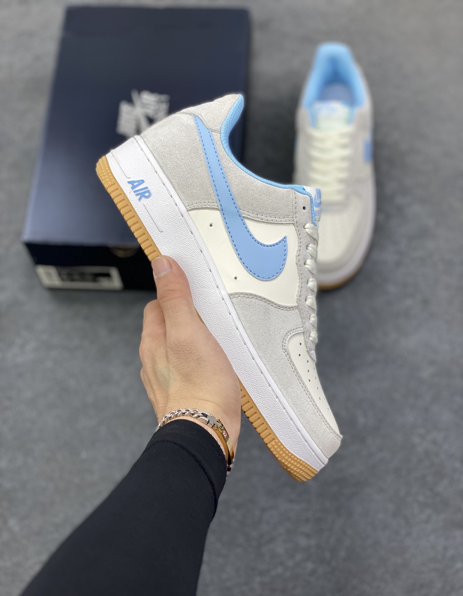 福利特价 Nike Air Force 1 Low 灰蓝勾生胶 原楦头原纸板 打造纯正空军版型 专注外贸渠道 全掌内置蜂窝气垫 原盒配件 原厂中底钢印、拉帮完美 货号：IB6388-002 尺码：36 36.5 37.5 38 38.5 39 40 40.5 41 42 42.5 43 44 44.5 45-选品中心