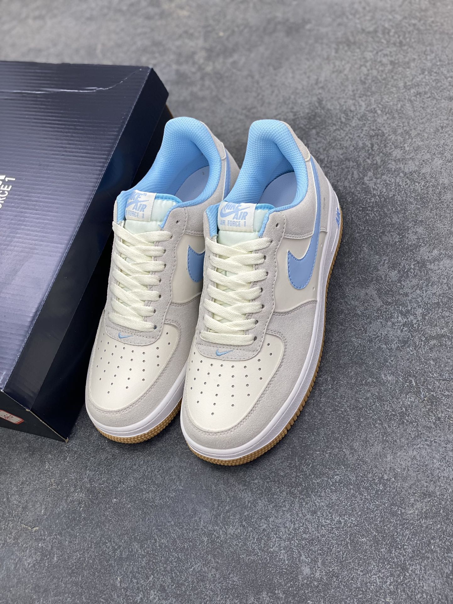 图片[8]-福利特价 Nike Air Force 1 Low 灰蓝勾生胶 原楦头原纸板 打造纯正空军版型 专注外贸渠道 全掌内置蜂窝气垫 原盒配件 原厂中底钢印、拉帮完美 货号：IB6388-002 尺码：36 36.5 37.5 38 38.5 39 40 40.5 41 42 42.5 43 44 44.5 45-选品中心