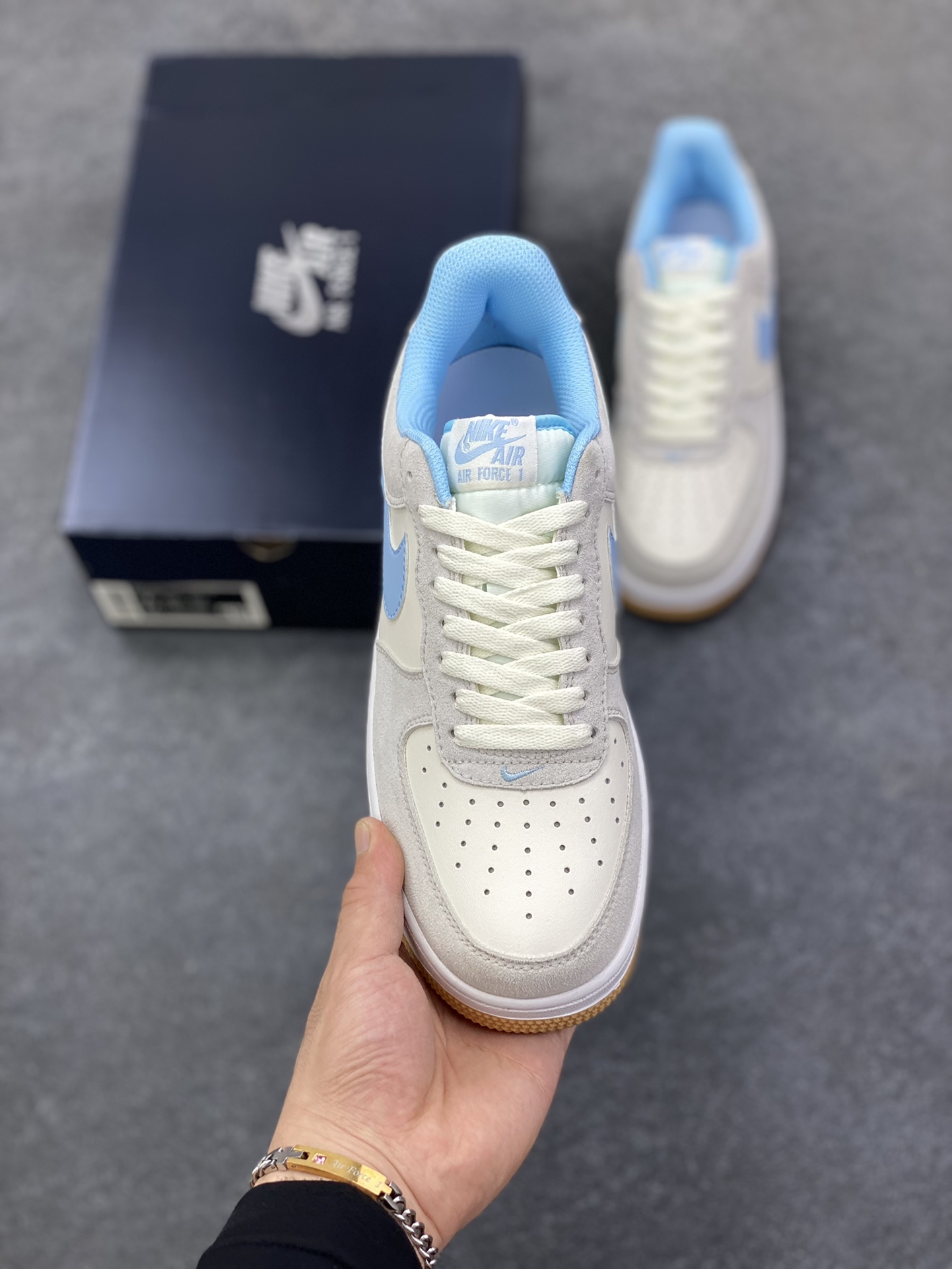图片[2]-福利特价 Nike Air Force 1 Low 灰蓝勾生胶 原楦头原纸板 打造纯正空军版型 专注外贸渠道 全掌内置蜂窝气垫 原盒配件 原厂中底钢印、拉帮完美 货号：IB6388-002 尺码：36 36.5 37.5 38 38.5 39 40 40.5 41 42 42.5 43 44 44.5 45-选品中心