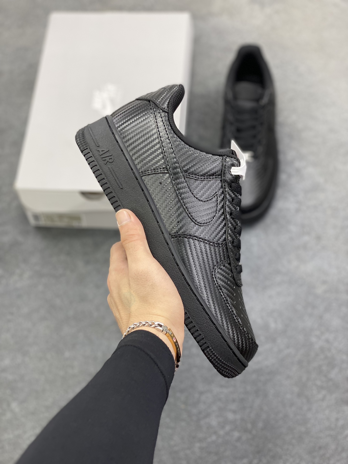 NK Air Force 1 空军一号 碳纤维全黑 原楦头原纸板 打造纯正空军版型#专注外贸渠道 全掌内置蜂窝气垫 #原盒配件 原厂中底钢印、拉帮完美 货号:HF2886-001 尺码:36 36.5 37.5 38 38.5 39 40 40.5 41 42 42.5 43 44 44.5 45-选品中心