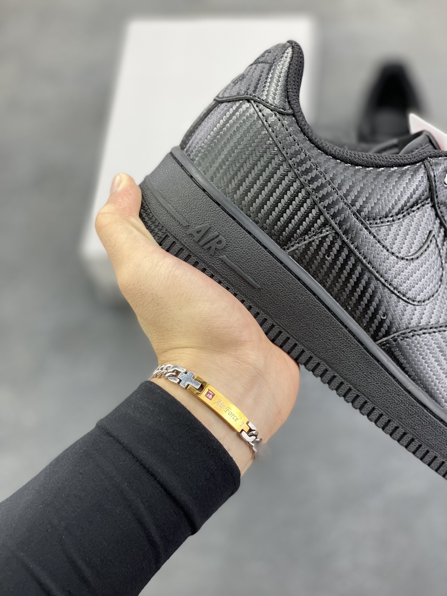图片[6]-NK Air Force 1 空军一号 碳纤维全黑 原楦头原纸板 打造纯正空军版型#专注外贸渠道 全掌内置蜂窝气垫 #原盒配件 原厂中底钢印、拉帮完美 货号：HF2886-001 尺码：36 36.5 37.5 38 38.5 39 40 40.5 41 42 42.5 43 44 44.5 45-选品中心